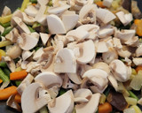 Foto del paso 1 de la receta: Salteado de verduras con garbanzos y canónigos