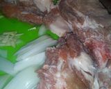 Foto del paso 1 de la receta: Chuletas de cerdo con puré de papas y arroz con queso