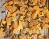 Foto del passaggio 2 della ricetta Zucca al forno con aromi