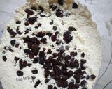 Foto langkah ke 3 dari resep Banana Raisin Muffin.