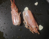 Foto del paso 2 de la receta: Chipirones con almejas y calamares en salsa