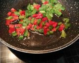 Foto del paso 3 de la receta: Arroz frito con pimientos y bacon