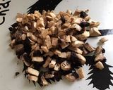 Une image de l'étape 2 de Champignons farcis anchois parmesan et câpres italiennes.