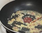 Gambar langkah 1 resipi Sup Ayam Shiitake.