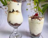 A picture of step 1 of Granola parfait.
