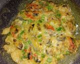 A picture of step 3 of Crispy Fried Mussel Pancake.