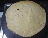 A picture of step 5 of Khasta besan roti.