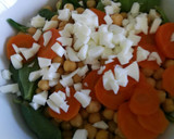 Foto del paso 6 de la receta: Ensalada de garbanzos con vinagreta de huevo