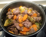 Foto del paso 4 de la receta: Corzo en salsa con verduras