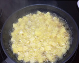 Foto del paso 2 de la receta: Pavo al ajillo con patatas