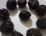A picture of step 4 of Black sesame ladoo.