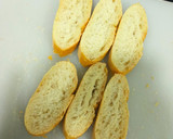 Foto del paso 1 de la receta: Pan de ajo con queso mozzarella 😋