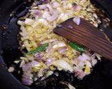 A picture of step 2 of Soya keema.