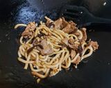 Foto langkah ke 3 dari resep Beef Stir-Fry Udon.