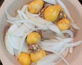 Hình bước làm 2 của món Trứng non xào hành tây