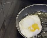 Foto del paso 2 de la receta: Papas, gulas y huevo frito