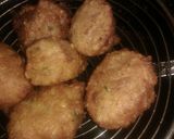 A picture of step 3 of Onion mong dal pakoda.