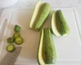 Foto del paso 1 de la receta: Calabacitas rellenas de quinoa y pollo