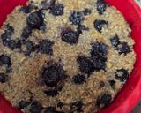 Foto del paso 4 de la receta: Mega galleta (o mini cake 😅) de arándanos 🫐 sin azúcar agregado ni edulcorante ni harina 🥣