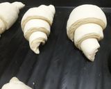 صورة لخطوة 4 من وصفة كرواصون المحترفين مثل المحلات 🥐🥐🥐🥐😘😘😘