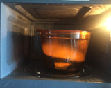 Foto del paso 3 de la receta: Berenjenas rellenas rápidas al microondas