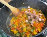 Une image de l'étape 13 de Riz aux poivrons tricolores, saucisses alsaciennes, tomates et pesto.