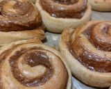 Pihe-puha fahéjas csiga teljes kiőrlésű liszttel recept fázis 11 fotója