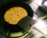 A picture of step 3 of Mooli paratha.