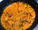 A picture of step 1 of Kadai chicken.
