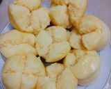 A picture of step 4 of Pineapple Honeycomb Cake (Bánh bò khóm).