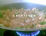 Foto langkah ke 8 dari resep Kwetiau Goreng Ayam.
