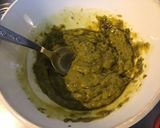 Une image de l'étape 2 de Sauce pesto de céleri et moutarde aux épices italiennes.
