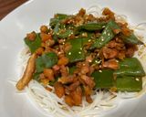 Foto del paso 6 de la receta Fideos de arroz con judías verdes, zanahoria y bacon FODMAP