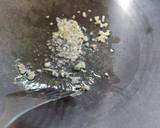 ผัดเส้นก๊วยเตี๋ยวแบบอีสานกับหมูทอดกระเทียม วิธีทำสูตร 6 รูป