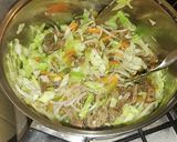 Foto del paso 5 de la receta: Fideos estilo oriental con carne y vegetales