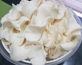 Foto langkah ke 3 dari resep Keripik singkong daun kunyit.