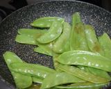 Foto del paso 1 de la receta Cena ligera con tirabeques y pollo