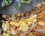 Foto langkah ke 3 dari resep Mie Goreng Ceria 🩷.