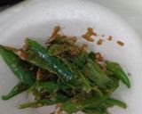 Foto langkah ke 2 dari resep Cumi asin cabai hijau.