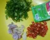 Foto langkah ke 1 dari resep Telur Dadar Teri.