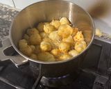 Foto del paso 2 de la receta: Panes de yuca fritos