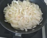 Une image de l'étape 2 de Confit d'oignon aux cranberries.