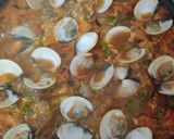 Foto del paso 6 de la receta: Arroz integral con verduras, bacalao y almejas