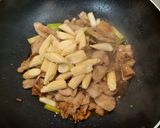 五花肉炒玉米筍的食譜步驟3照片