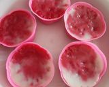 Foto langkah ke 4 dari resep Kue Talam Gradasi Red Velvet.