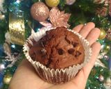 Foto del passaggio 8 della ricetta Muffin alle gocce di cioccolato e al cacao e pere