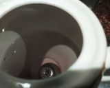 Foto del paso 2 de la receta: Té de hibiscos, rosas y pimienta roja