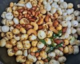 A picture of step 3 of Makhana Dry Fruit Chiwda.