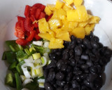 Foto del paso 3 de la receta: Ensalada de frijol negro, mango y chile de árbol molido