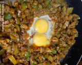 குடைமிளகாய் முட்டைபொரியல் ரெசிபி ஸ்டேப் 4 புகைப்படம்
